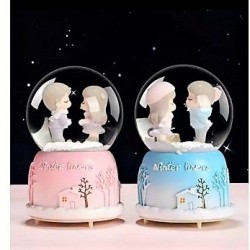 Sevimli Çift Işıklı Müzikli Püskürtmeli Büyük Boy Kar Küresi