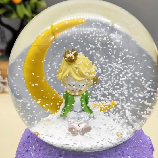Ay Üzerinde Oturan Küçük  Prens Işıklı Müzikli Püskürtmeli Büyük Boy Kar Küresi