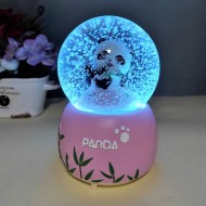 Sevimli Panda Işıklı Müzikli Ve Püskürtmeli Büyük Boy Kar Küresi Sevimli Panda Işıklı Müzikli Ve Püskürtmeli Büyük Boy Kar Küresi