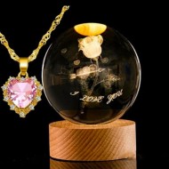 Ahşap Stand'lı  I Love You Tasarımlı Işıklı Dekoratif Cam Küre Ve kolye  Ahşap Stand'lı  I Love You Tasarımlı Işıklı Dekoratif Cam Küre Ve kolye