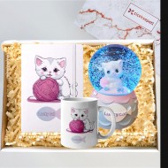 Sevimli Kedi Işıklı Müzikli Kar Küresi & Defter Ve Kupa Bardak Kutulu Hediye Seti Sevimli Kedi Işıklı Müzikli Kar Küresi & Defter Ve Kupa Bardak Kutulu Hediye Seti