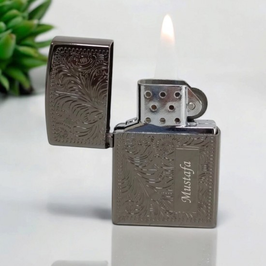 Kişiye Özel Siyah Kapaklı Metal Desenli Çakmak Özel Kutulu Kişiye Özel Siyah Kapaklı Metal Desenli Çakmak Özel Kutulu