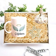 Kişiye Özel Melek Kupa Bardak İnci Kandil Mum Yağı İnci Yıldız Anahtarlı Kutulu Hediye Seti Kişiye Özel Melek Kupa Bardak İnci Kandil Mum Yağı İnci Yıldız Anahtarlı Kutulu Hediye Seti