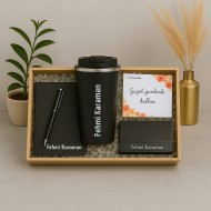 Kişiye Öze 380 Ml Termos Defter Kalem Ve Kartvizit Kutulu Hediye Seti Kişiye Öze 380 Ml Termos Defter Kalem Ve Kartvizit Kutulu Hediye Seti