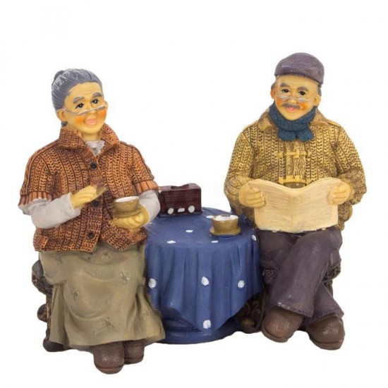 Masada Oturan Sevimli Yaşlı Çift Biblo