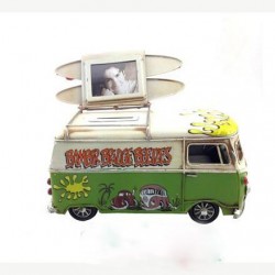 Nostaljik Metal Araba Desenli Vosvos Minibüs Resim Çerçevesi ve Kumbara (Yeşil) Nostaljik Metal Araba Desenli Vosvos Minibüs Resim Çerçevesi ve Kumbara (Yeşil)