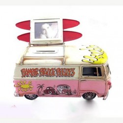 Nostaljik Metal Desenli Vosvos Minibüs Resim Çerçevesi ve Kumbara Metal Araba (Pembe) Nostaljik Metal Desenli Vosvos Minibüs Resim Çerçevesi ve Kumbara Metal Araba (Pembe)